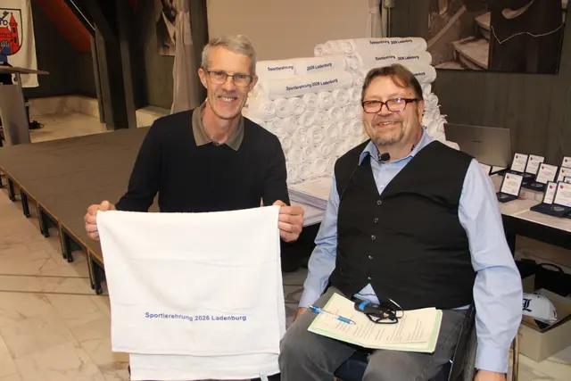 Die Geste des OAS kam gut an. Mark Völkel und Joachim Loose (rechts) hörten viele Dankesworte. 