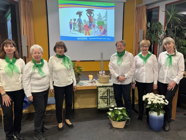 Das Vorbereitungsteam hat sich passend zur Flagge von Nigeria grün-weiß gekleidet. | Foto: zg