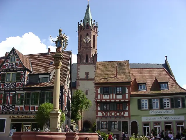 1976 wurde vom Heimatbund der Marienbrunnen finanziert. 