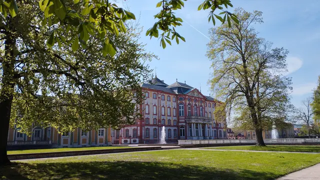 Schloss und Schlossgarten Bruchsal laden zum Besuch ein. | Foto: SSG