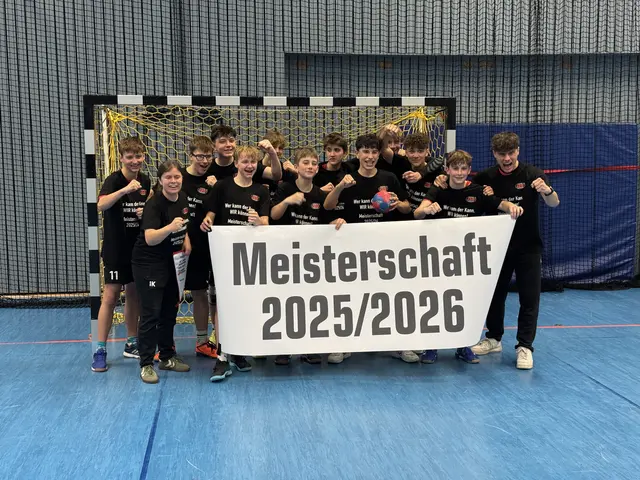 Die männliche C-Jugend jubelt über den Titel – aber auch über das gelungene Experiment zum Abschluss der Saison. 