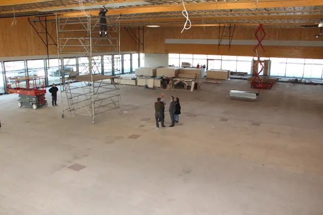 Die Dreifeldsporthalle wird Mitte September seiner Bestimmung übergeben. Zuerst für den Schulsport. 