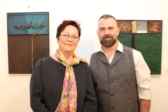 Tina Tobian, die Nichte von Rudolf Klee und sein Sohn Jan Klee sichteten den Nachlass des beliebten Ladenburgers über ein Jahr lang.