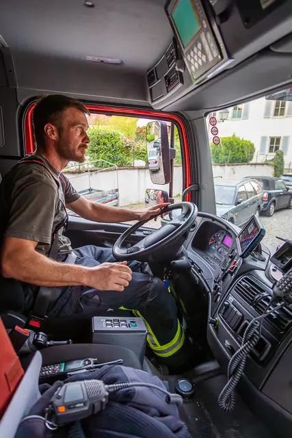 Es verlangt Stefan Lantos alles ab, um unfallfrei durch die Gassen der Altstadt zu manövrieren.