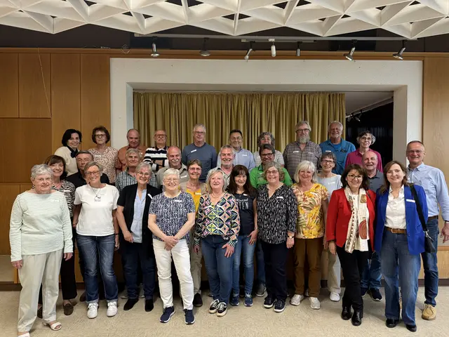 Ein Wiedersehen nach 60 Jahren – die ehemaligen Schülerinnen und Schüler des Jahrgangs 1966 an der Friedrichsfeldschule. | Foto: zg