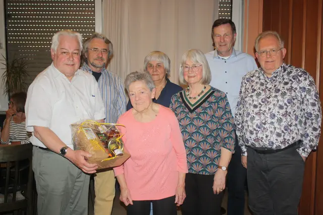 Im Bild v.r.n.l.: Dr. Rainer Wellmann, Eberhard Klass, Irene Daners, Jutta Gattner, Heidi Gade, Michael Huber, Dietrich Herold | Foto: Hannelore Schäfer 