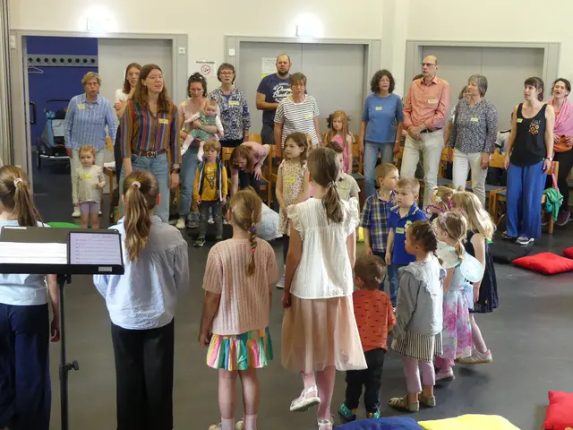 Beim generationenübergreifenden Singen sangen Jung und Alt gemeinsam. | Foto: Schatz