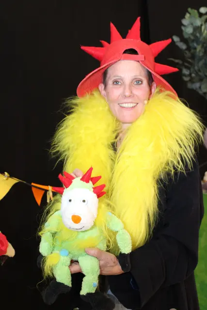 Marion Witt und "Flausch" zogen die Kinder in ihren Bann