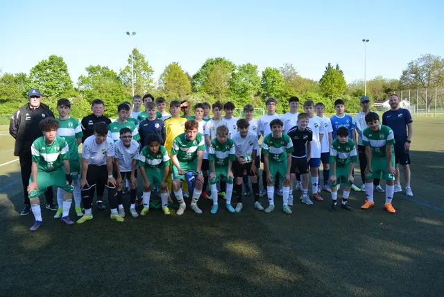 Die Jugendfußballer der Espérance Plouguerneau und der DJK-Fortuna nach dem 2. Spiel im Sportzentrum | Foto: IGP
