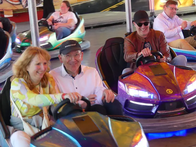 Die Fahrt im Autoscooter gehört für Christian Specht und seine Frau zum Messebesuch dazu. | Foto: Schatz