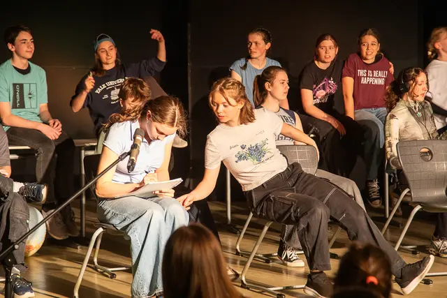 Das Klassenzimmer – Aufgabe: schreibt auf, wie ihr euch die Zukunft in 30 Jahren vorstellt. 