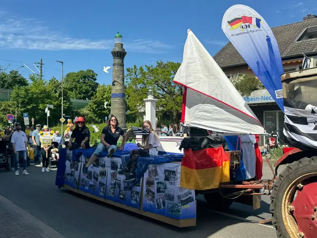 Beim Sommertagsumzug in Neckarhausen wurde erstmals auch der alte, kleine Leuchtturm von Plouguerneau gezeigt | Foto: IGP