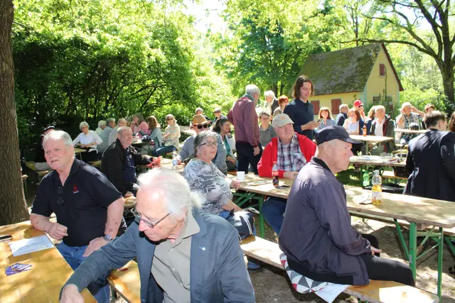 Herrlich warmes Maiwetter lockte die Besucher zur Mai-Kundgebung der IG BCE in den Waldpark.