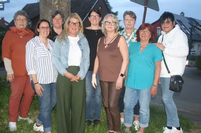 Der neue Vorstand der Landfrauen Neckarhausen v.l.n.r.: Erika Schneider, Melanie Schuster, Michaela Geisinger, Katja Strähle-Wenz, Christa Zieher, Regina Röhheuser-Müller, Kirsten Hess, Elke Nagl, Yvonne Lörch-Day | Foto: Hannelore Schäfer 