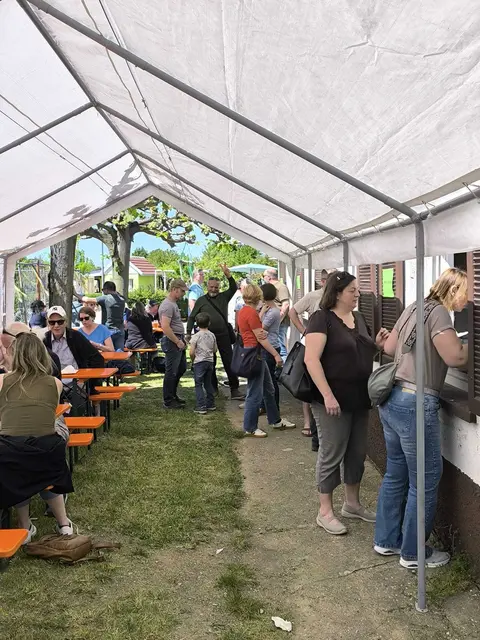 Trotz Baustelle für das neue Vereinsheim war das Maifest gut besucht. | Foto: zg
