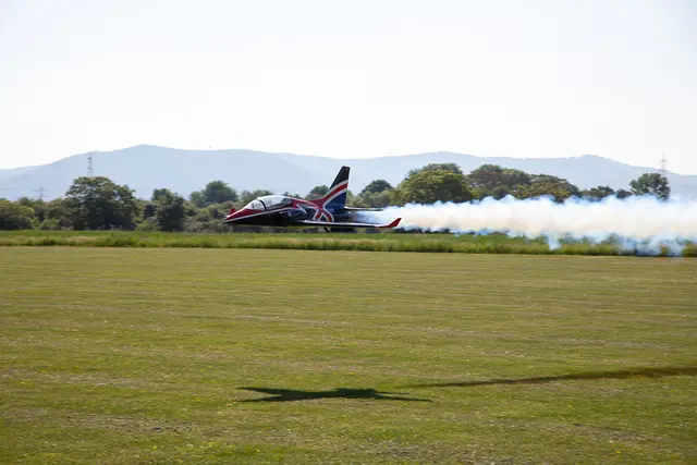 Mit 250 Sachen im Tiefflug über den Airpark – das ist nichts für Modellflug-Anfänger.