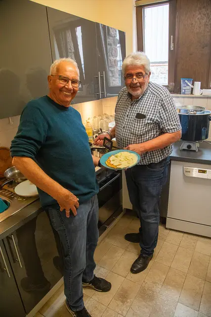 Das dynamische Duo Sturm und Kleinböck stand in der Küche und kredenzte den Gästen ein leckeres Spargelgericht.