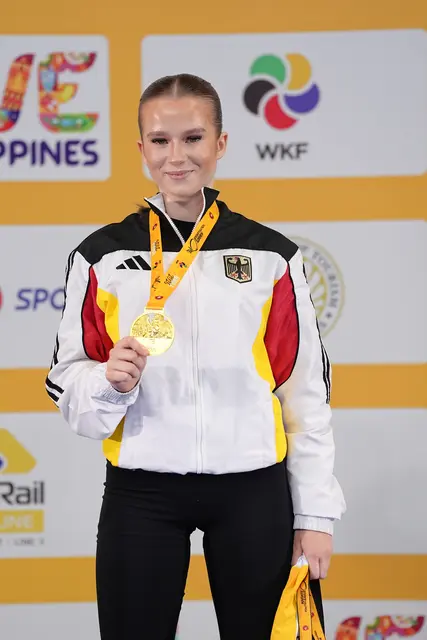 Mariel Goethe präsentiert stolz ihre zweite Goldmedaille | Foto: BCRN