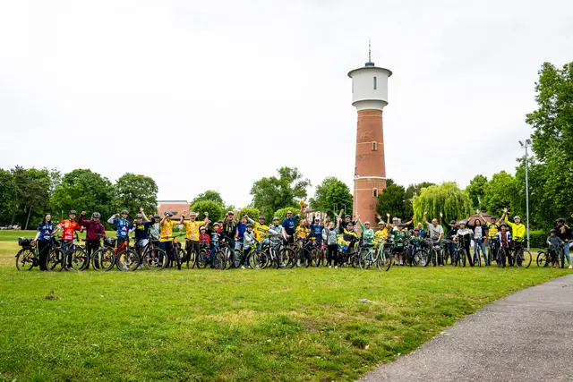 Start unter dem Wasserturm auf der Festwiese – dort treffen sich die radelnden Fans der Rhein-Neckar-Löwen.  | Foto: Rhein-Neckar-Löwen