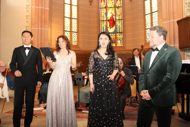 Erstklassige Stimmen passten wunderbar zum Klangraum der Kirche