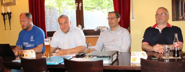 Die FFL-Vorstandschaft mit Jochen Quintel, Walter Dehnel, Jens Elsishans und Dirk Ziegelmeier (links nach rechts) setzt sich engagiert für das Freibad ein. 