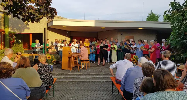Die Kantorei bietet einen Projektchor für die Sommer-Soirée an.