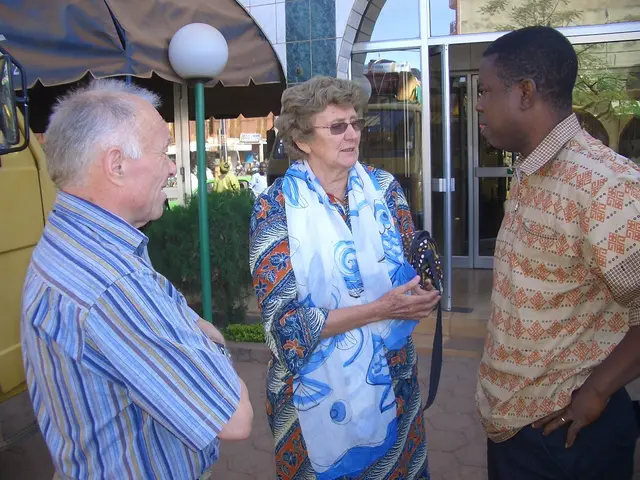 Florentine van Espen umrahmt von Ewald Blümmel und Jean-Luc
Bambara