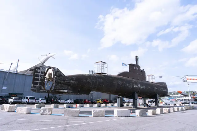 Am ersten Juni-Wochenende erleben Besucher am historischen U-Boot U17 live, wie Museumsschiffe aus aller Welt per Funk miteinander kommunizieren. | Foto: TMSNHSP