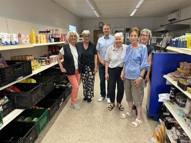 Besuch im DRK Tafelladen Edingen | Foto: BMA