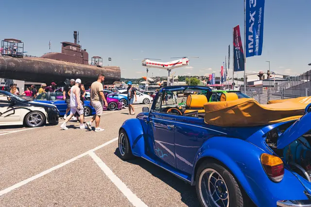 Unterhalb der Concorde und des U-Bootes U17 versammeln sich am Samstag über 100 kreative Umbauten, historische Fahrzeuge und aktuelle Showcars.  | Foto: TMSNHSP
