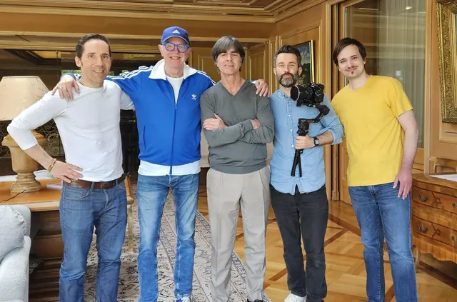 Beim Videodreh in Freiburg waren die Akteure Frank Schlottmann, Ronny Zeller, Jogi Löw, Andreas Kaufmann und  Marvin Fedel (von links nach rechts) bei bester Laune. 