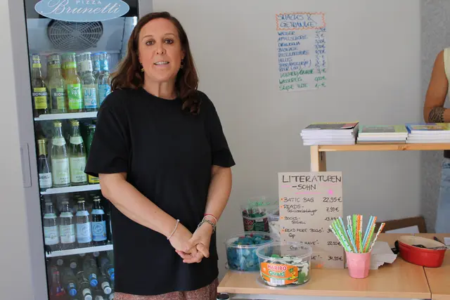 Katrin D'Inka hofft, dass die Kiosk-Besucher auch die ein oder andere Literatur-Zeitschrift abonnieren werden.