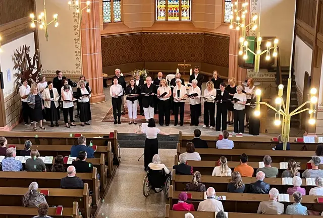 Seit 140 Jahren gibt es den evangelischen Kirchenchor – mit einem Konzert im Fest-Gottesdienst wurde das Jubiläum gefeiert. 