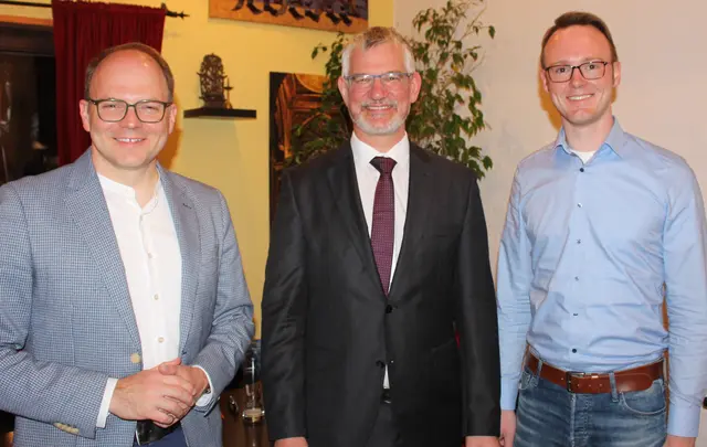 Der neue Regierungspräsident Alexander Föhr (links) kennt die Ladenburger Verhältnisse bestens. Der Ortsverbandsvorsitzende Tillmann Jahn und der CDU-Landtagsabgeordnete Bastian Schneider (rechts) begrüßen Föhrs nicht erwarteten Karrieresprung ebenfalls. 