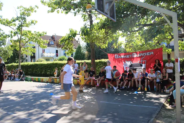 Bestes Wetter, tolle Stimmung - Basketball-Turnier bei den Literaturtagen "vielerorts"