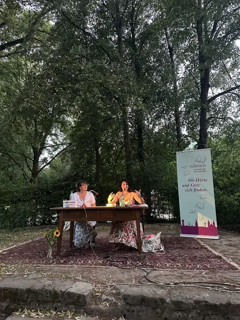 Vea Kaiser mit Carolin Callies