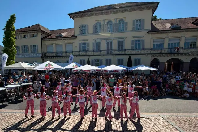 Die Funkendes des KV Kummetstolle führten ihren Barbie Schautanz beim  diesjährigen Rund ums Schloss auf. | Foto: KV Kummetstolle 