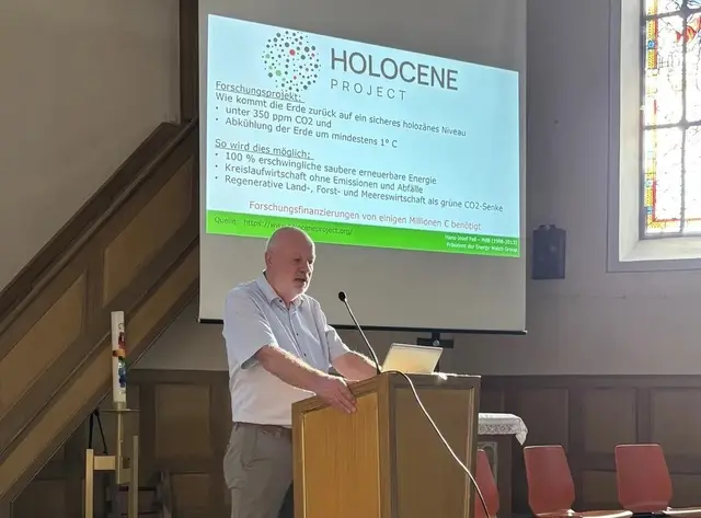Hans-Josef Fell bei seinem Vortrag in der ev. Kirche | Foto: Ökostromer E-NH