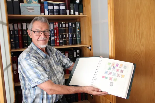 Werner Scholz ist ein gefragter Briefmarken-Experte. 
