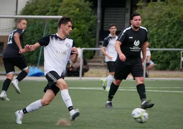 Lluc Boada Castro (weißes Trikot) war der Antreiber im Friedrichsfelder Spiel.  /Foto: -wy