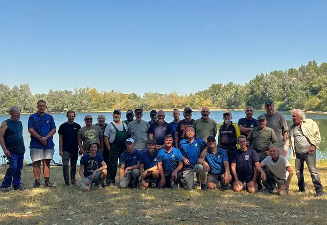 Teilnehmer beim Gemeinschaftsangeln am Baggersee auf der Gemarkung Edinger Ried. | Foto: AV 