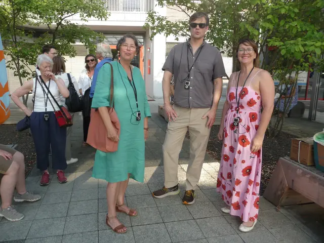 Gut gelaunte Flaneure und Flaneusen: Kristin Wolz, Autor Matthias Nawrat und Carolin Callies (rechts)