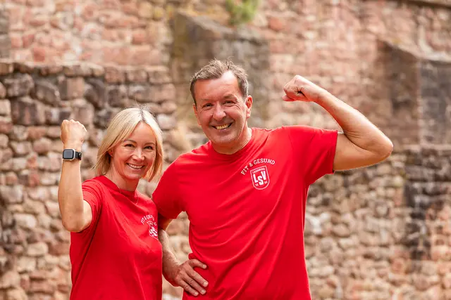 Sandra Weik (links) und Stefano Heid (rechts) freuen sich, neue Formate im Bereich Fit und Gesund anbieten zu können.