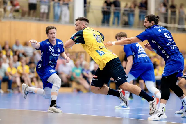 So kennen ihn die Fans der Rhein-Neckar-Löwen. In Action am Kreis: der neue Kapitän Jannik Kohlbacher.  | Foto: Foto: Max Krause / Rohdiamant