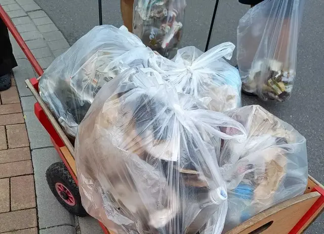 Achtlos, am Rande der Einkaufsläden weggeworfener Müll, muss nicht sein! | Foto: NABU / EK