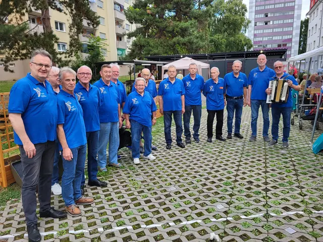 Die Oldies der Singgemeinschaft erfreuten die Gäste der AWO Neckarstadt. | Foto: zg
