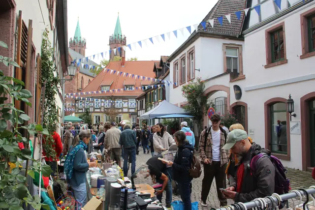 Um die 500 Flohmarktstände werden am Wochenende aufgebaut. 