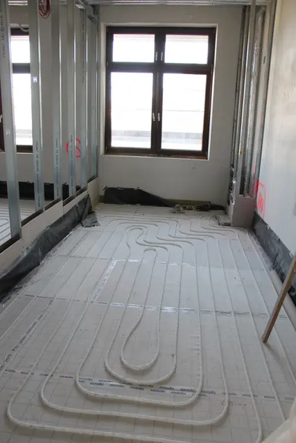 Die Klassenzimmer der Werkrealschule werden zukünftig mit Fußbodenheizungen beheizt. 