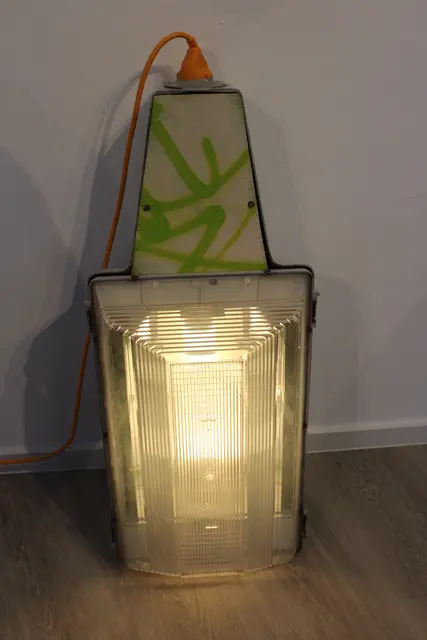 Eine der alten Laternen in der Ausstellung