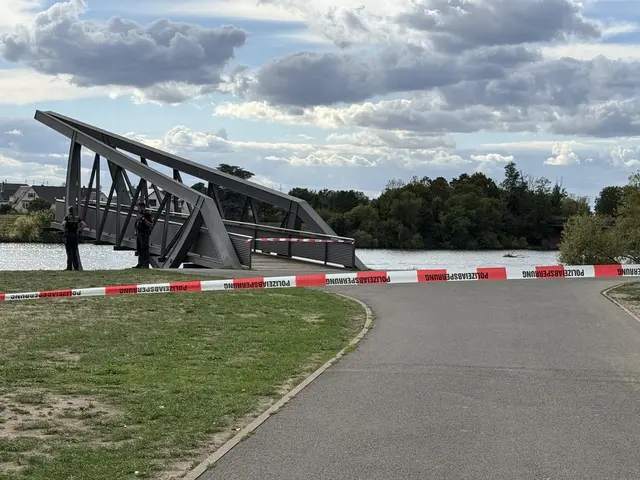 Sowohl das Bury-Objekt an sich, also auch die Wege dorthin wurden von der Polizei abgesperrt. 